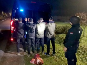 Ђуровић: Мађарски "пушбекови" подстичу кријумчарење миграната, Србија кубури са смештајем