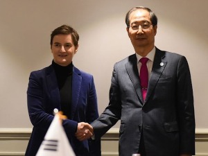 Брнабићева с премијером Републике Кореје о јачању дијалога и трговинској сарадњи