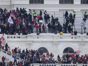 Вођа десничарске организације осуђен због упада у амерички Конгрес