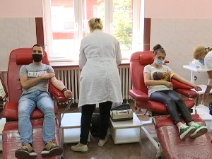 Недостају скоро све крвне групе, апел добровољним даваоцима да се одазову 