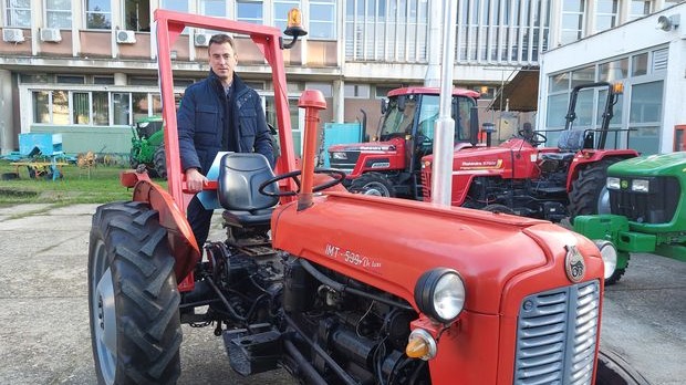 Besplatni bezbednosni ramovi za traktore Besplatni bezbednosni ramovi za traktore