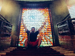 Широм затворених очију: Ди-џеј Кристијан Молнар