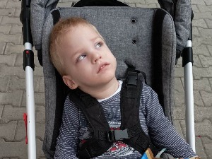 Живот детета са инвалидитетом: "У октобру смо потрошили 700.000 динара, ко то може да заради"