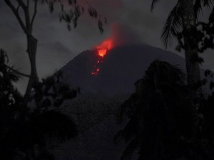 Еруптирао вулкан Семеру у Индонезији, евакуише се становништво