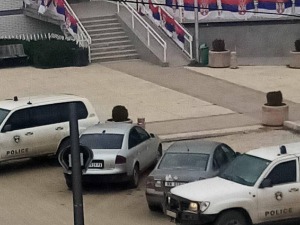 Инциденти у Зубином Потоку и Косовској Митровици, упади у просторије изборних комисија