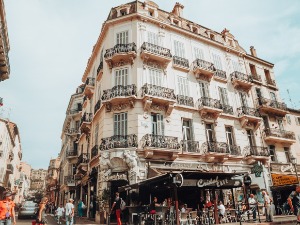 Французи су најнаспаванији – како се одмарају народи света