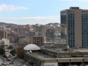 Дерек Шоле отказао посету Приштини, Курти данас с Ескобаром