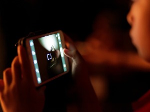 Не смирујте дечји бес и досаду тако што ћете их ставити пред екран