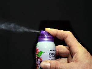 Колико нам је заиста потребан дезодоранс и да ли је штетан