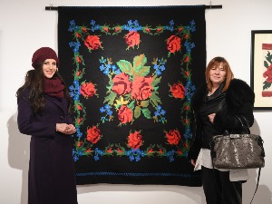 Тамара Вучић обишла изложбу у Сомбору и Удружење жена "Стапарска ружа"