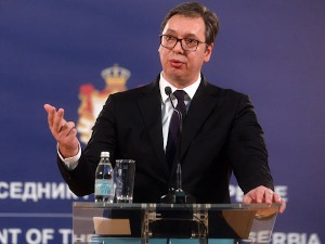 Вучић: Дијалог водим на дневном нивоу, ако нападну доносићу одлуке као врховни командант