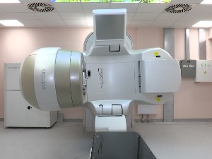 УКЦ Ниш дoбио нови савремени апарат за зрачну терапију