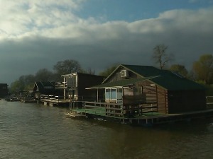 Отварају се понуде за закуп места за сплавове на савском шеталишту – колико се тражи, а колико нуди