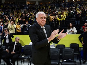 Овације и цвеће за Обрадовића у Истанбулу