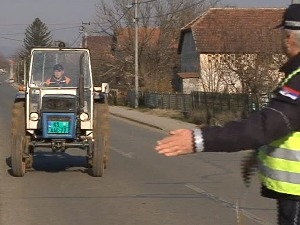 Заштитни рам трактористи главу чува – до када могу да се пријаве за субвенције