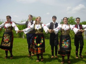 Народно коло на различитим инструментима