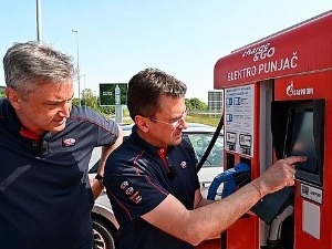 САТ- Патрола Србијом на струју - колико има електричних пуњача?