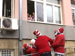 Бајкери великог срца обрадовали малишане у болничким собама