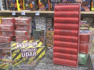 Опасност од петарди, деца могу да остану и без шаке