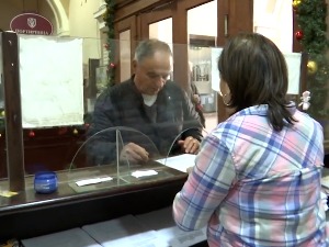 Гужве на шалтерима, грађани подносе захтеве за попусте на струју и гас