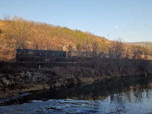 Првих шест вагона-цистерни кренуло ка железничкој станици Станичење
