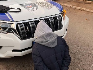 Земун, приведен младић код којег је пронађено 48 пакетића марихуане