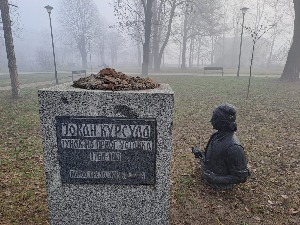 Краљево, оштећена биста војводе Јована Петровића Курсуле