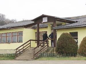 Бабин Мост – село код Обилића у којем је енглески заједнички језик