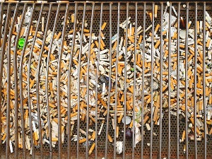 Произвођачи цигарета ће морати да сносе трошкове за чишћење улица од опушака