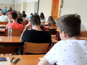 Више од 64.000 осмака одабрало предмет за трећи тест на завршном испиту, највише желе биологију