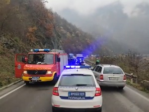 Помоћ ватрогасaца у саобраћајним несрећама вишеструка – најтеже је кад међу повређенима има деце