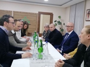 Петковић са породицама ухапшених Срба: Ту смо да се заједно боримо за сваког нашег човека