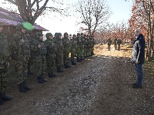 Вучевић и Мојсиловић за Божић са војницима у Копненој зони безбедности