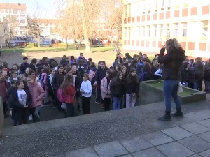 Основци у Лозници положили тест хуманости и помогли другу