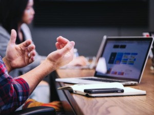 Рат школа и вештачке интелигенције, преписивање у раљама чет ботова