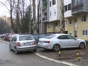 Гаража кошта скоро као гарсоњера, зашто се паркинзи ограђују ланцима и стубићима