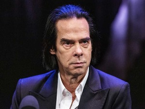 Ник Кејв бурно реаговао на песму коју је вештачка интелигенција написала „у његовом стилу“