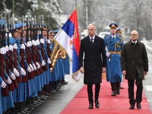 Вучевић с мађарским министром одбране: Билатерални односи на историјском нивоу