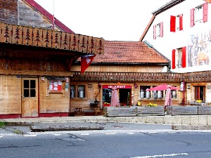 Глава у Швајцарској, ноге у Француској – како се спава у хотелу на граници