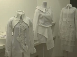 Изложба „Бело на бело“ – као пред отвореном старом шкрињом