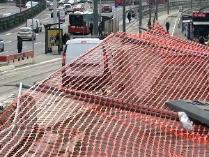 Јак ветар оборио ограду код Ветеринарског факултета у Београду