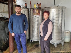 Помоћ Канцеларије за КиМ за 10 винарија у Великој Хочи