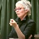 Хелен Кнод: Ако твој лид не шчепа читаоца за гушу, или тестисе, чему писање