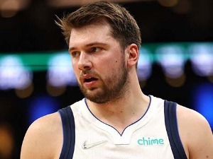 Дончић се повредио и остао без постигнутих поена у победи Даласа над Финиксом