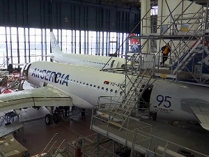 Како стручњаци "Јат технике" од путничког авиона праве карго – објашњава уредник Танго сикса