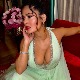 Salma Hajek u izazovnoj haljini na venčanju