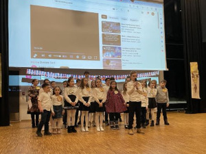 Свечаност под називом  "Ускликнимо с љубављу" у норвешком граду Јесхајму