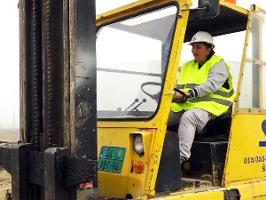 Жене могу све – пројекат обуке за занатске радове, рад на виљушкару, багеру