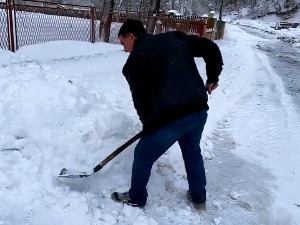Кад стегне минус и завеје мећава – живот на планини није баш зимска чаролија