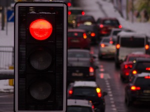 МУП: Од 10. фебруара кажњавање за прелазак на црвено светло на основу видео-снимака